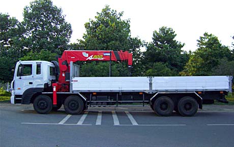 Xe cẩu thùng tự hành 15 tấn (4 chân) 